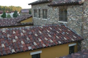 Roofs made out of clay tiles